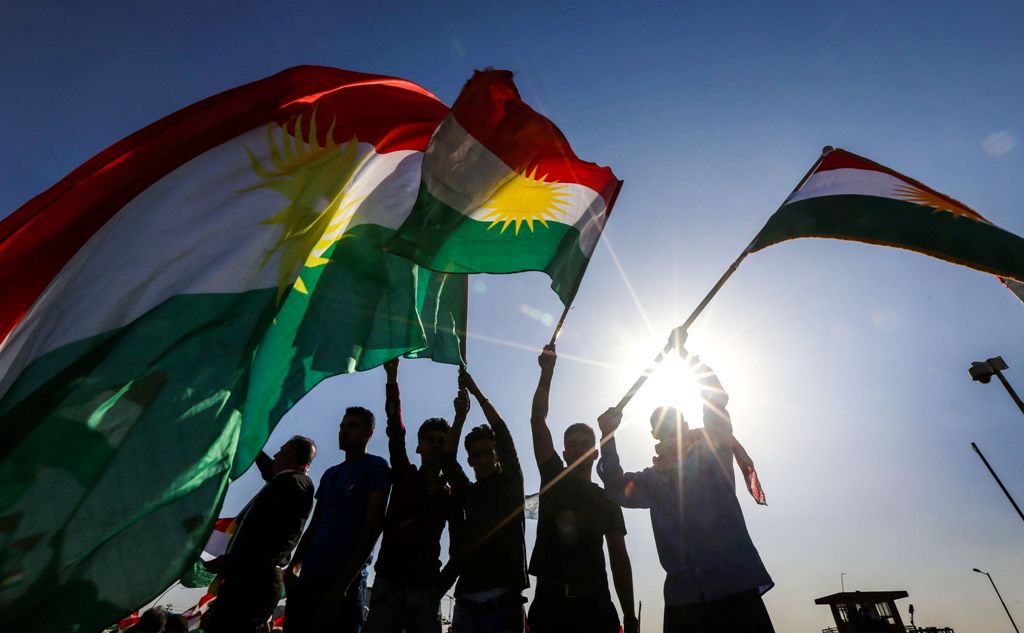 [FIle Photo] Iraqi Kurds wave flags of Iraqi Kurdistan during a demonstration outside the UN Office in Arbil, on October 21, 2017. AFP / SAFIN HAMED
