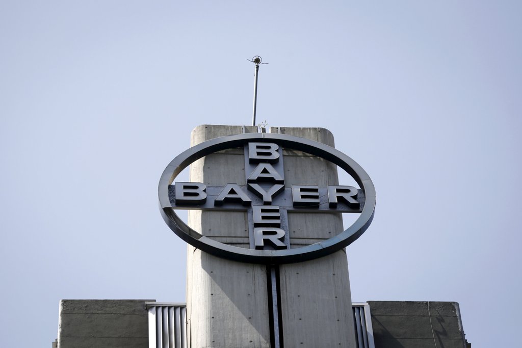 The corporate logo of Bayer is seen at the headquarters building in Caracas May 6, 2015. REUTERS/Carlos Garcia Rawlins/File Photo 
