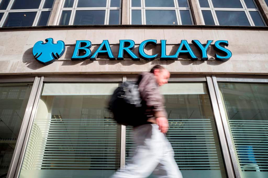 (FILES) This file photo taken on October 22, 2017 shows a pedestrian walking past a branch of Barclays bank in central London.  AFP / Tolga Akmen
