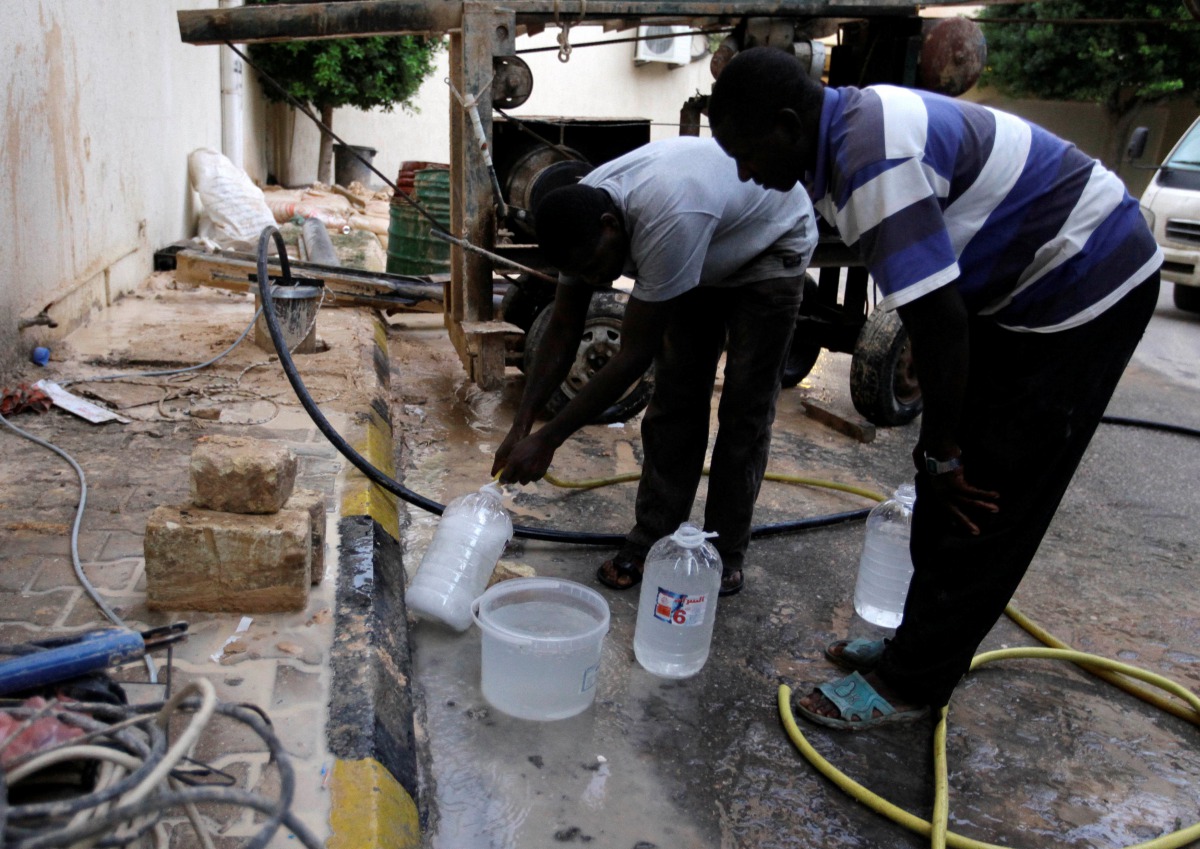 Men fill bottles with water in Tripoli, Libya October 26, 2017. Reuters/Ismail Zitouny
