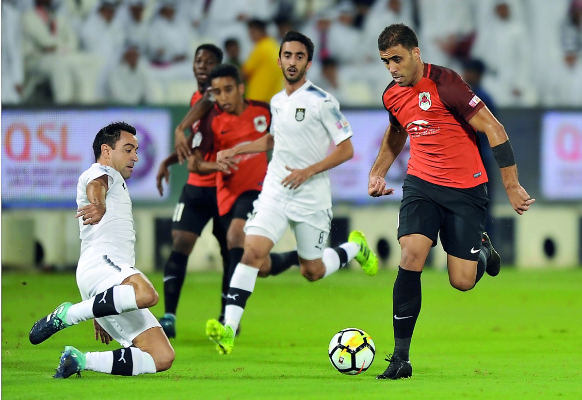 Al Sadd’s Xavi Fernandez (left) and Al Rayyan’s Abderrazaq Hamdallah vie for ball possession during the QNB Stars League (QSL) match at Al Sadd Stadium in Doha yesterday. Al Rayyan won 2-1. 
Pictures: Kammutty VP/The Peninsula