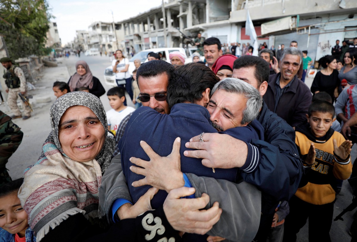 Relatives hug one of the hostages held by Islamic State militants who escaped from his captors in Qaryatayn town in Homs province, Syria October 29, 2017. Reuters/Omar Sanadiki
