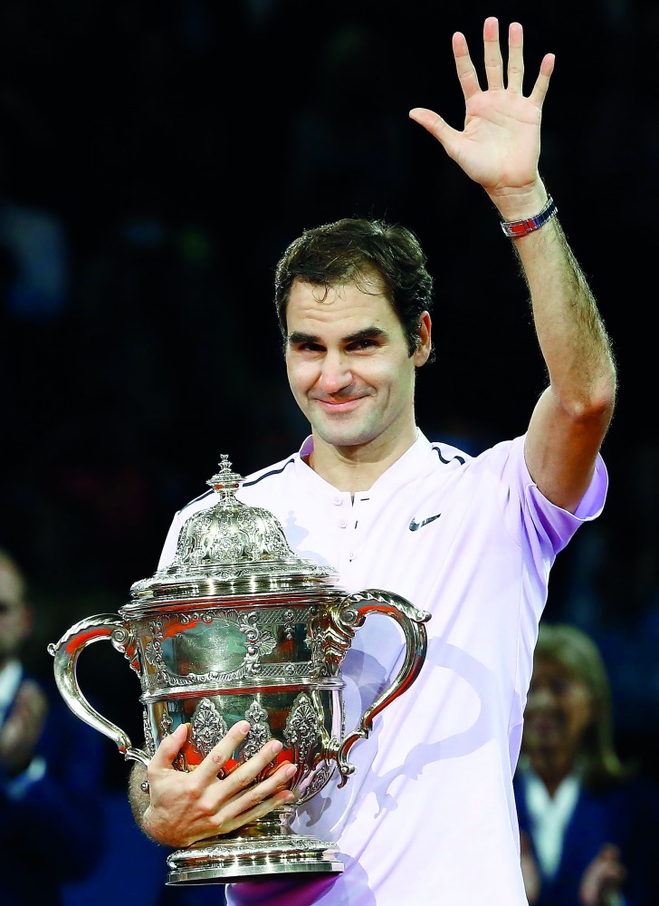 Roger Federer of Switzerland celebrates with the cup after defeating Juan Martin del Potro of Argentina. Reuters/Arnd Wiegmann