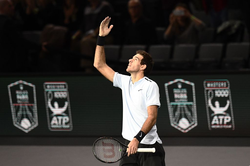 Argentina's Juan Martin Del Potro celebrates after winning against Netherland's Robin Haase during the 1/8 round at the ATP World Tour Masters 1000 Indoor tennis tournament on November 2, 2017 in Paris. / AFP / CHRISTOPHE SIMON