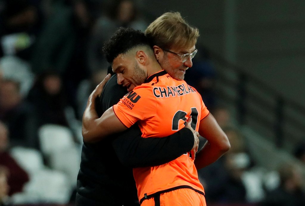 Liverpool’s Alex Oxlade-Chamberlain hugs Liverpool manager Juergen Klopp as he is substituted off REUTERS/Eddie Keogh  
