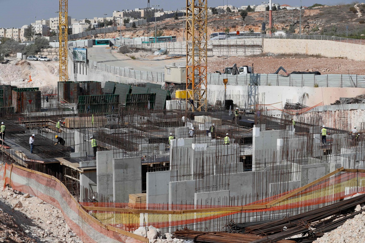 A picture taken on November 8, 2017 shows a general view of construction work in Ramat Shlomo, a Jewish settlement in the mainly Palestinian eastern sector of Jerusalem. AFP / Ahmad Gharabli