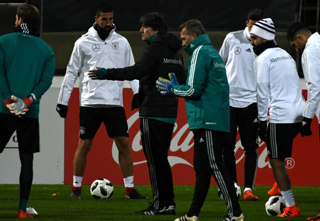 Germany's head coach Joachim Loew (C) takes part in the training session ahead of the friendly match against France at the Suedstadion on November 12, 2017 in Cologne, Germany. / AFP / PATRIK STOLLARZ