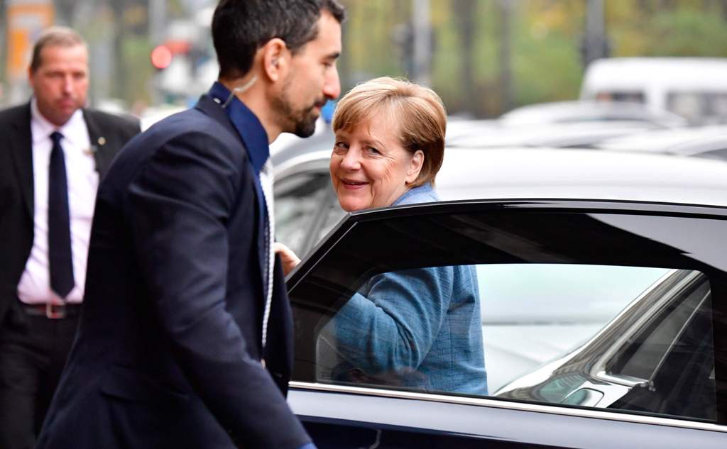 German Chancellor Angela Merkel, also leader of the conservative Christian Democratic Union (CDU) party, arrives for further exploratory talks with members of potential coalition parties to form a new government on November 15, 2017 in Berlin. / AFP / Tob