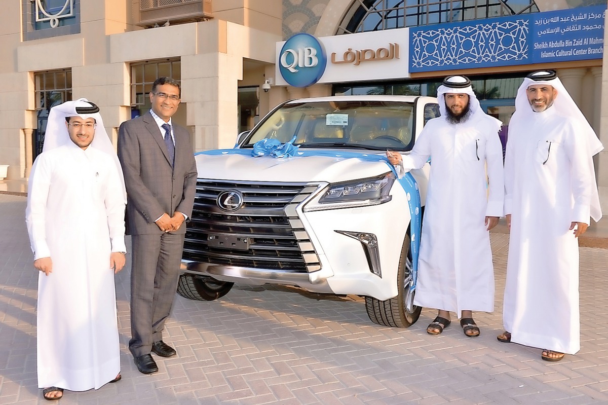 QIB’s card campaign grand prize winner of Lexus LX570, 2017. Salem Sheail (second right) with QIB officials.