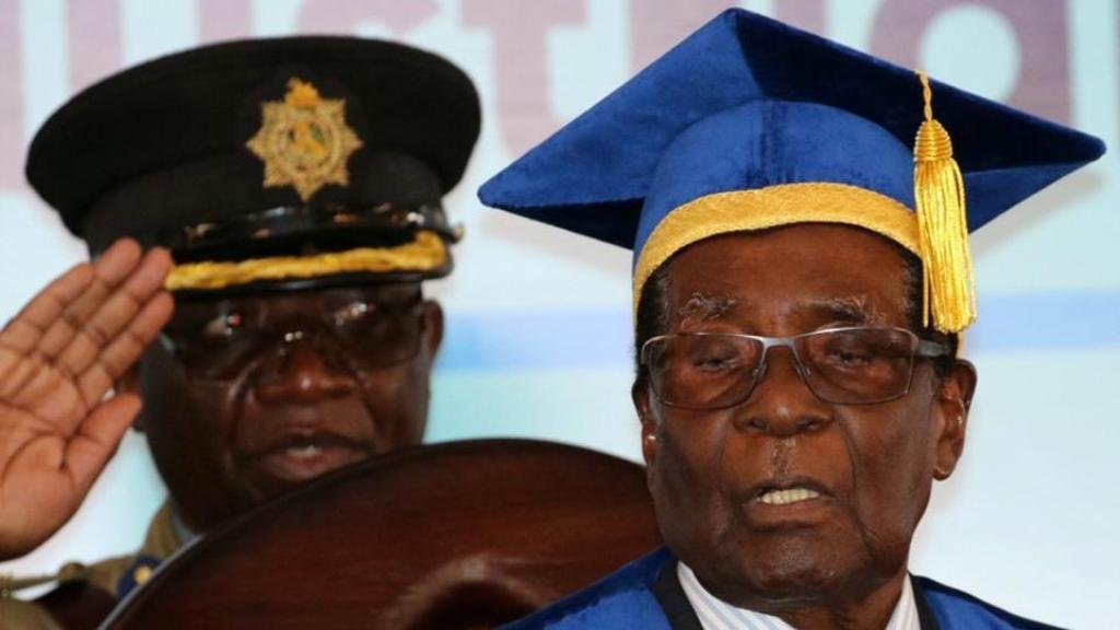 Zimbabwe President Robert Mugabe attends a university graduation ceremony in Harare, Zimbabwe, November 17, 2017. (REUTERS Photo).