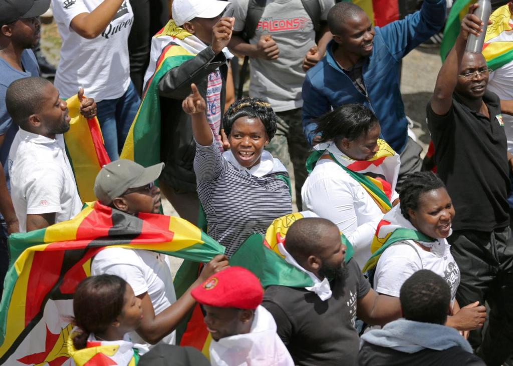 Protesters march calling for Zimbabwean President Robert Mugabe to step down in Cape Town, South Africa, November 18, 2017. REUTERS/Sumaya Hisham.