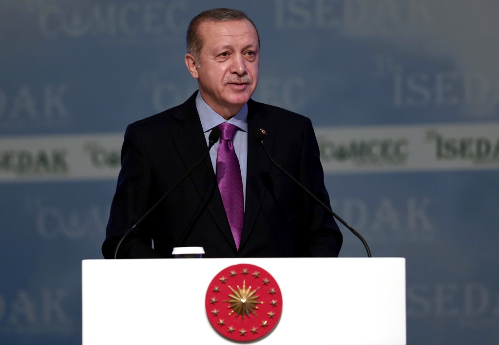 Turkish President Recep Tayyip Erdogan delivers a speech during the 33rd session of the OIC Standing Committee on Economic and Commercial Cooperation in Istanbul, Turkey on November 22, 2017. Berk Özkan - AA
