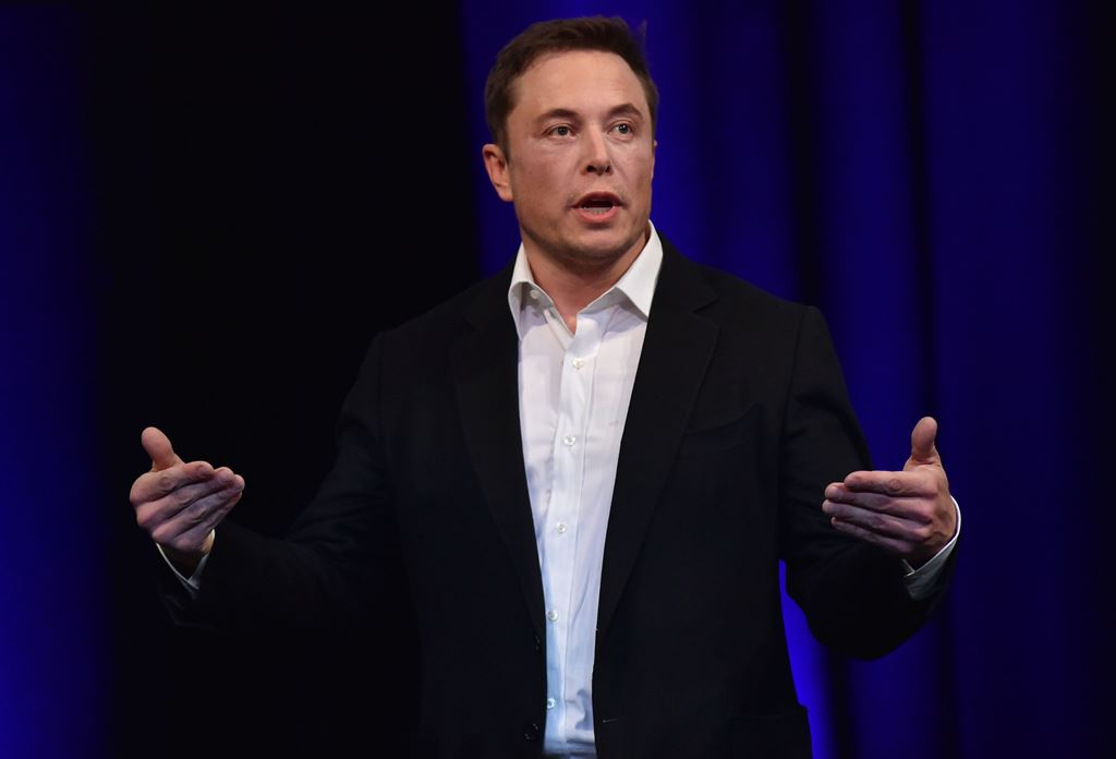 (FILES) File photo dated September 29, 2017 shows billionaire entrepreneur and founder of SpaceX Elon Musk speaking at the 68th International Astronautical Congress 2017 in Adelaide. AFP / PETER PARKS
