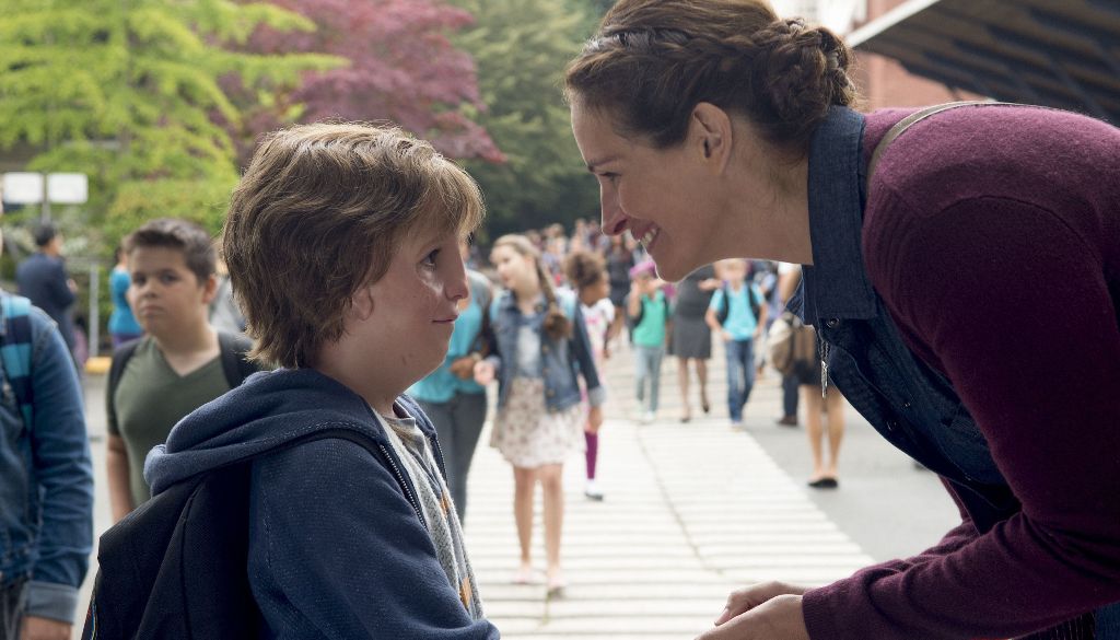 A still of the actors Jacob Tremblay and Julia Roberts from the movie Wonder.