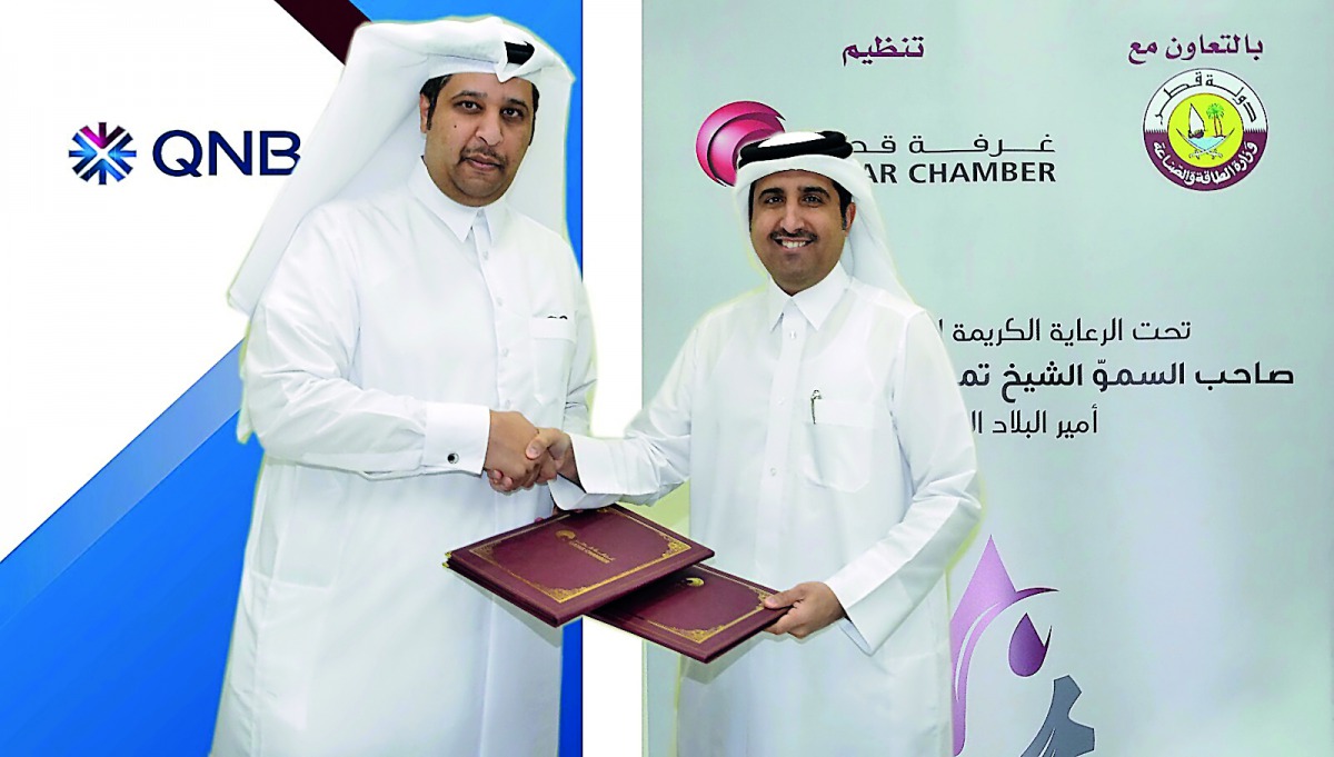 Saleh bin Hamad Al Sharqi (right), Director-General, Qatar Chamber; and Salim Anzan Al Nuaimi, QNB’s Assistant General Manager for Communication, shake hands after signing the sponsorship agreement at Qatar Chamber headquarters, yesterday.