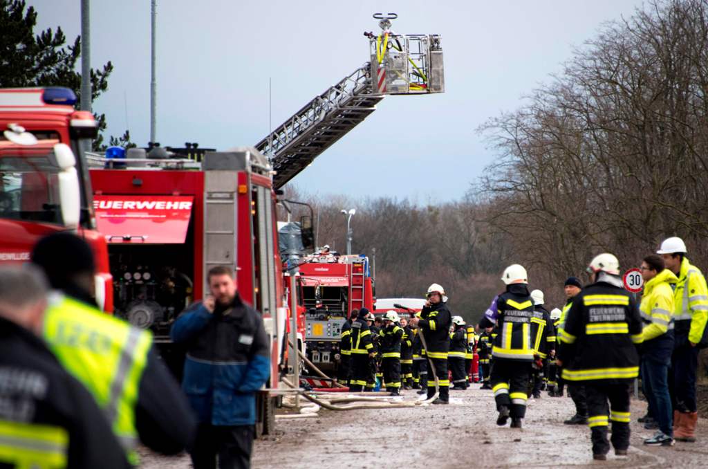 Firefighters are seen at the site of Austria's main gas pipeline hub at Baumgarten an der March, Eastern Vienna, after an explosion rocked the site on December 12, 2017. AFP / JOE KLAMAR
