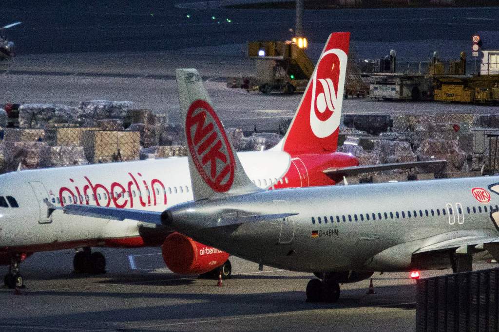 A grounded aircraft of bankrupt Niki Luftfahrt GmbH is pictured at the Vienna International Airport in Schwechat, Austria, on December 14, 2017.   AFP / ALEX HALADA

