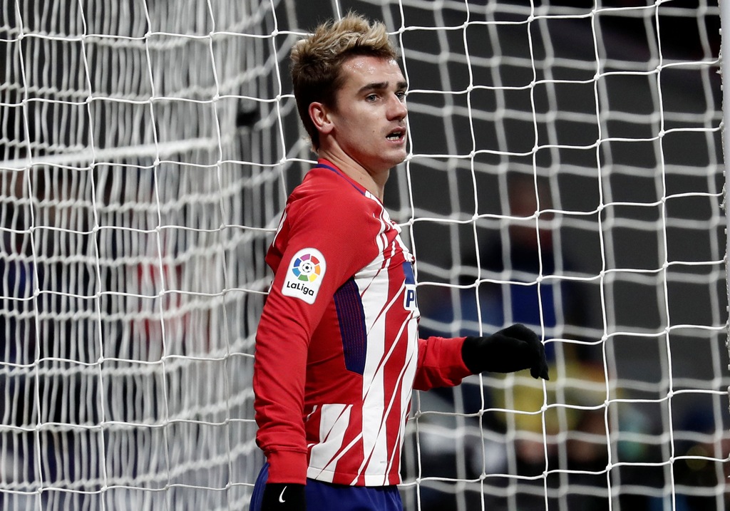 Antoine Griezmann of Atletico Madrid reacts during the La Liga match between Atletico Madrid and Deportivo Alaves at Wanda Metropolitano Stadium on December 16, 2017 in Madrid, Spain. Burak Akbulut - Anadolu
