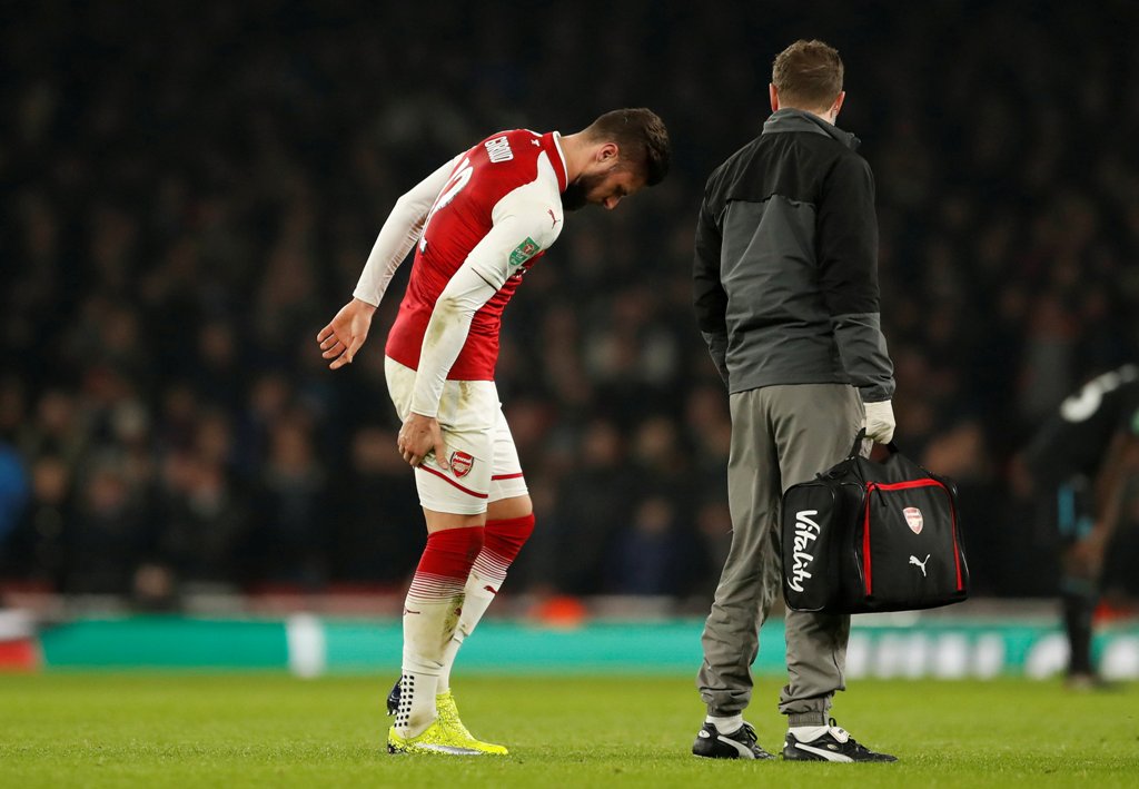 Arsenal's Olivier Giroud is substituted off after sustaining an injury. Reuters/Andrew Boyers 