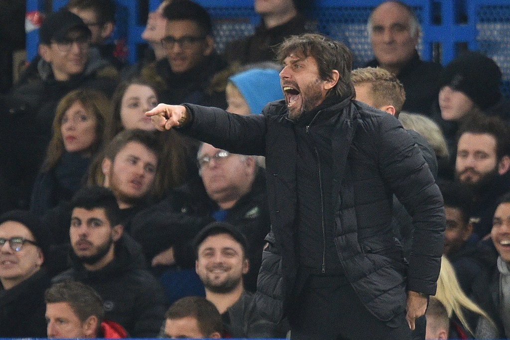 An image of Chelsea's Italian head coach Antonio Conte gesturing during the English League Cup quarter-final football match between Chelsea and Bournemouth at Stamford Bridge Stadium, December 20, 2017. / AFP / Glyn KIRK  