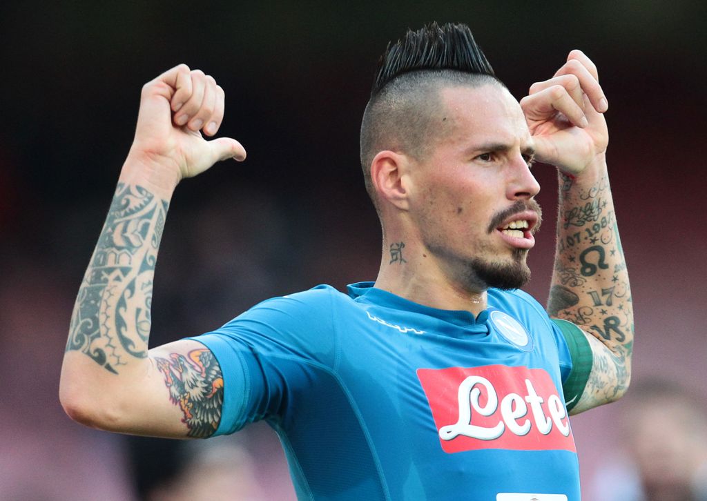 Napoli's Slovakian midfielder Marek Hamsik celebrates after scoring a goal during the Italian Serie A football match SSC Napoli vs UC Sampdoria on December 23 2017, at the San Paolo Stadium in Naples. / AFP / CARLO HERMANN
