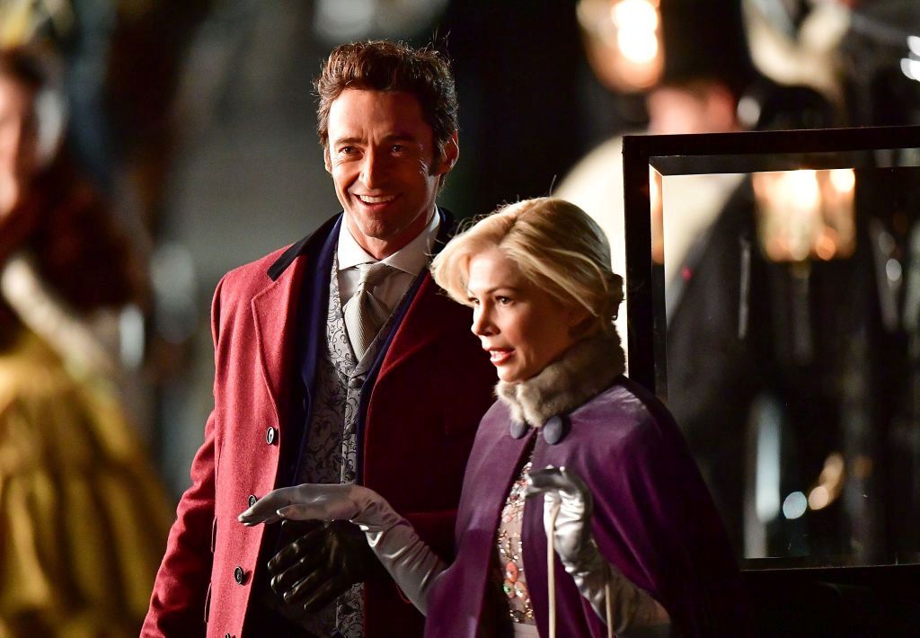 A still of the actors Hugh Jackman and Michelle Williams from the movie The Greatest Showman.