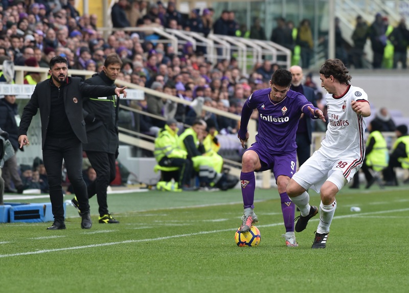 Riccardo Montolivo (18) of A.C Milan vies with Giovanni Simeone (9) of ACF Fiorentina during Italy Serie A soccer match between ACF Fiorentina and A.C Milan at Stadio Artemio Franchi in Florence, Italy on December 30, 2017. ( Carlo Bressan - Anadolu Agenc