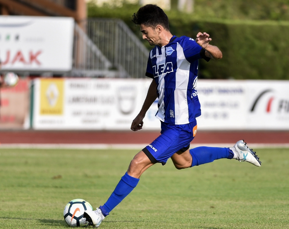 (FILES) This file photo taken on July 19, 2017 shows Alaves' French midfielder Enzo Zidane preparing to kick the ball during a friendly football match between Toulouse and Alaves in Saint-Jean-de-Luz, southwestern France. AFP / Nicolas Mollo
