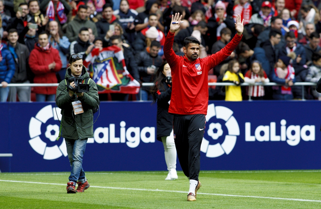 Diego Costa attends the presentation as the new player of the Atletico Madrid at Wanda Metropolitano Stadium in Madrid, Spain on December 31, 2017. Guillermo Martinez - Anadolu 
