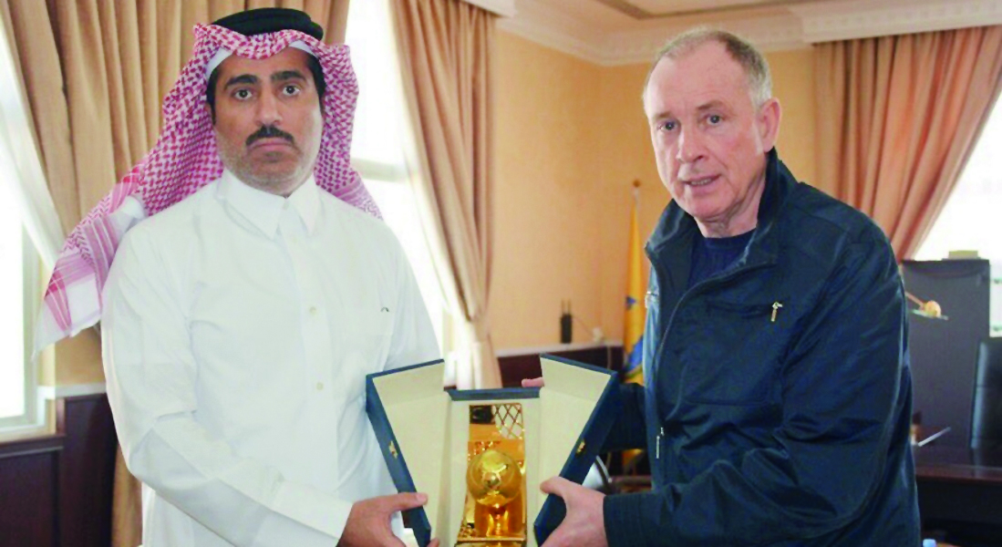 Al Gharafa SC President Sheikh Jassim bin Thamer Al Thani presenting a memento to former coach Jean Fernandez.