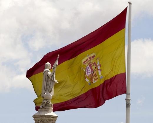 A statue of Christopher Columbus with an extended hand is seen in front of a Spanish flag in central Madrid, June 11, 2012 (Reuters / Paul Hanna) 