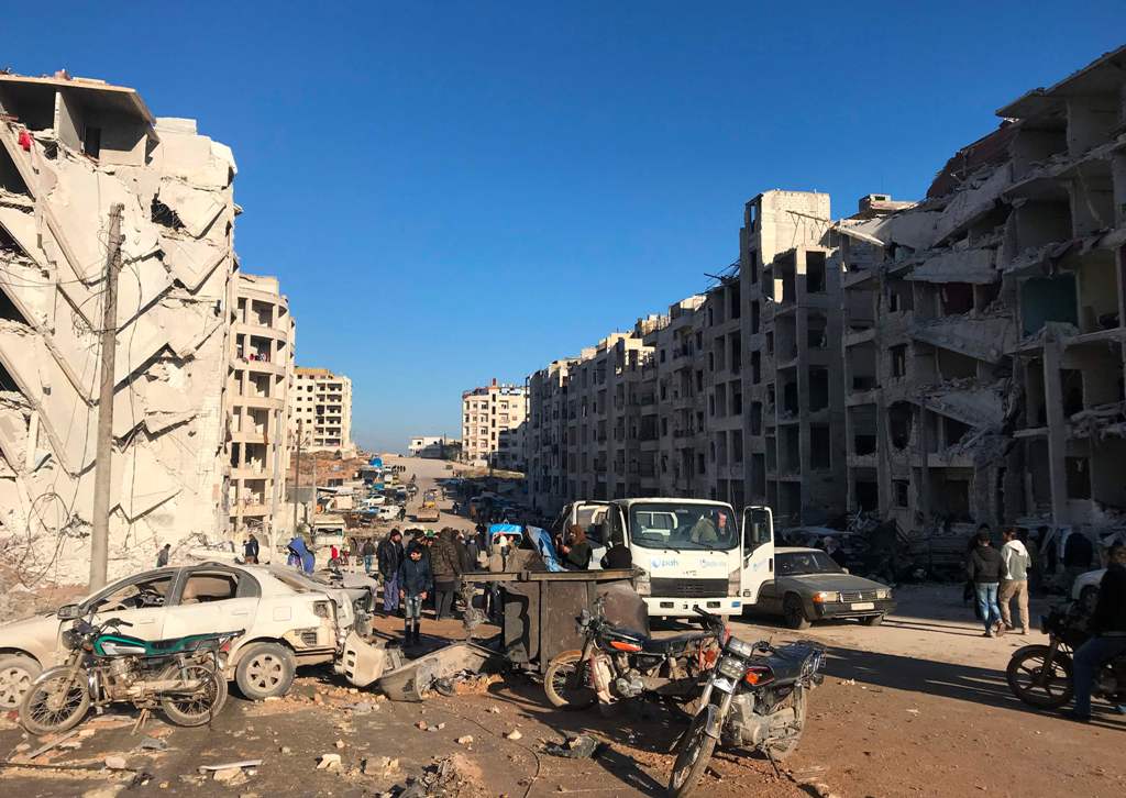 People look at the damage in the aftermath of an explosion at a base for Asian jihadists in a rebel-held area of the northwestern Syrian city of Idlib on January 8, 2018. AFP / Omar Haj Kadour