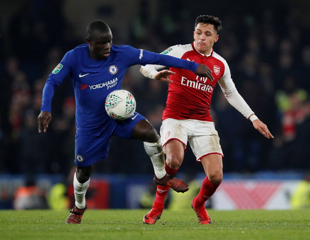 Arsenal's Alexis Sanchez in action with Chelsea's N'Golo Kante REUTERS/David Klein
