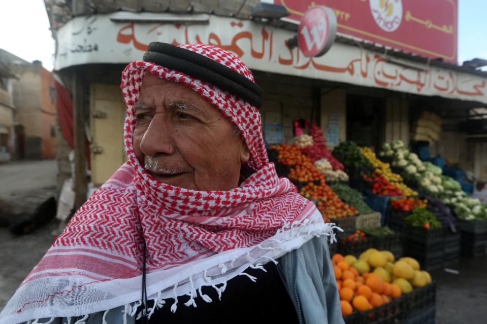 A Palestinian farmer seen at a market of the West Bank village of Qabatiya on February 8, 2016. (AFP / Jaafar Ashtiyeh) 