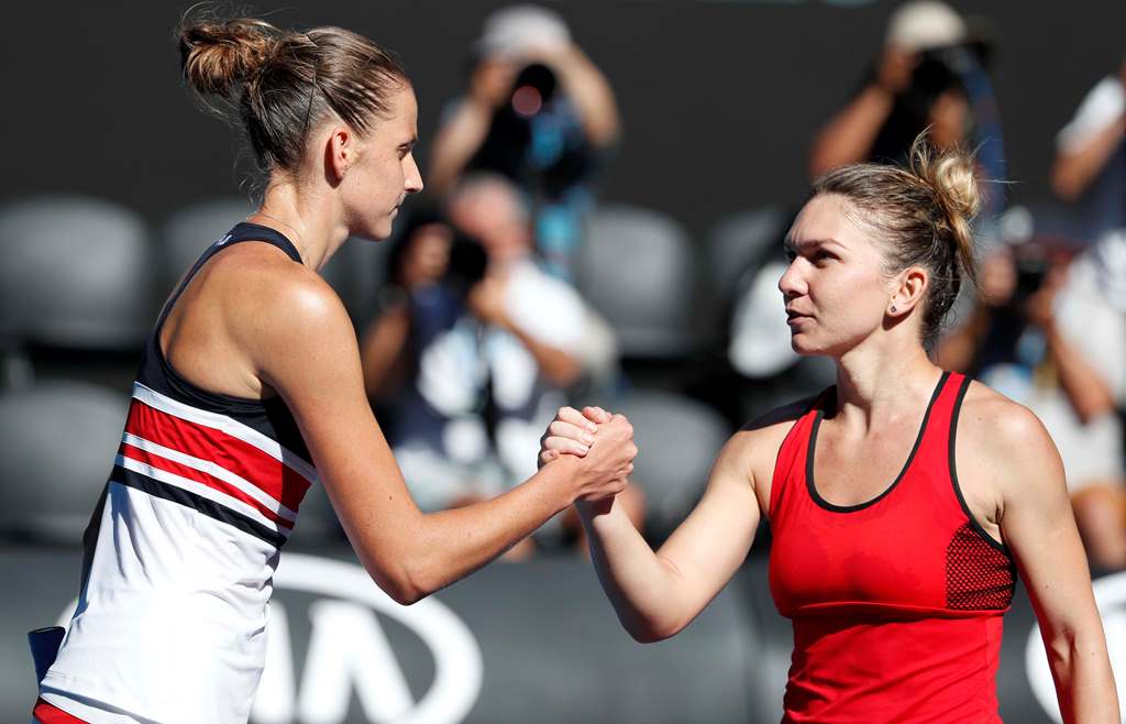 Simona Halep of Romania shakes hands with Karolina Pliskova of Czech Republic after Halep won their match. Reuters/Edgar Su