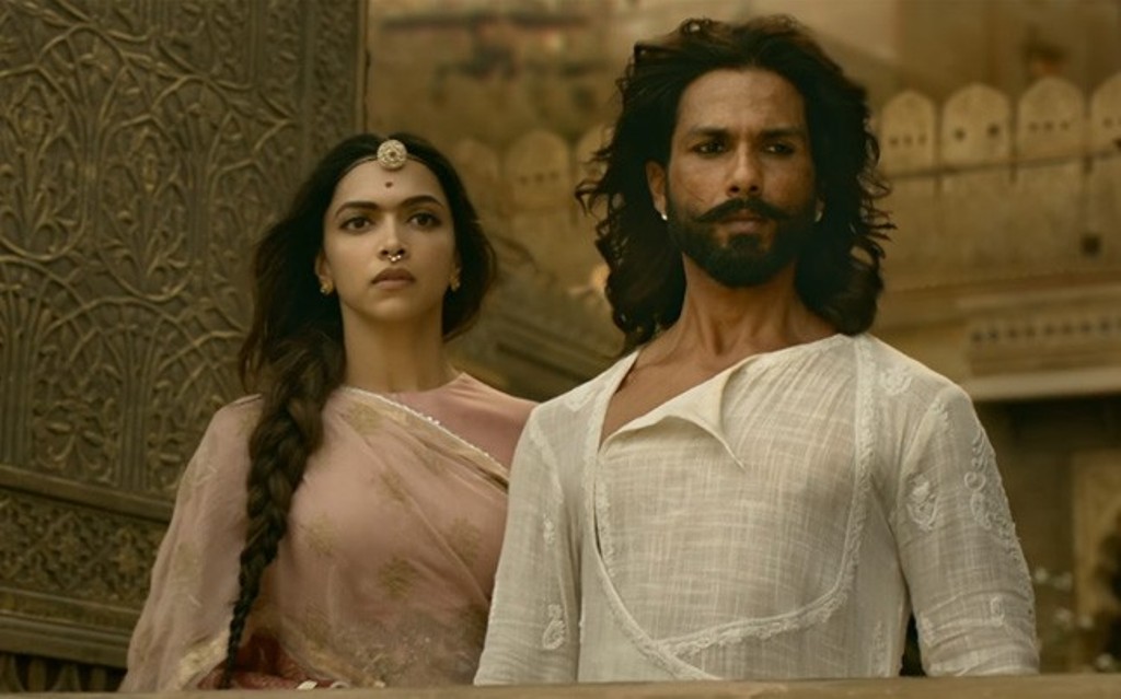 A still of the actors Shahid Kapoor and Deepika Padukone from the movie Padmaavat.