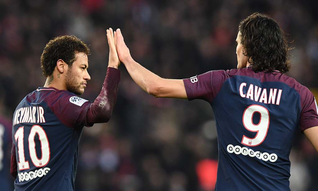 Paris Saint-Germain's Brazilian forward Neymar (L) is congratuled by Paris Saint-Germain's Uruguayan forward Edinson cavani after scoring a penalty kick during the French L1 football match between Paris Saint-Germain (PSG) and Montpellier (MHSC) at the Pa