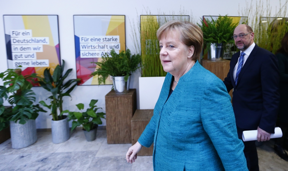 Christian Democratic Union (CDU) leader and German Chancellor Angela Merkel and Social Democratic Party (SPD) leader Martin Schulz arrive for a statement on coalition talks to form a new coalition government in Berlin, Germany, February 7, 2018. REUTERS/H