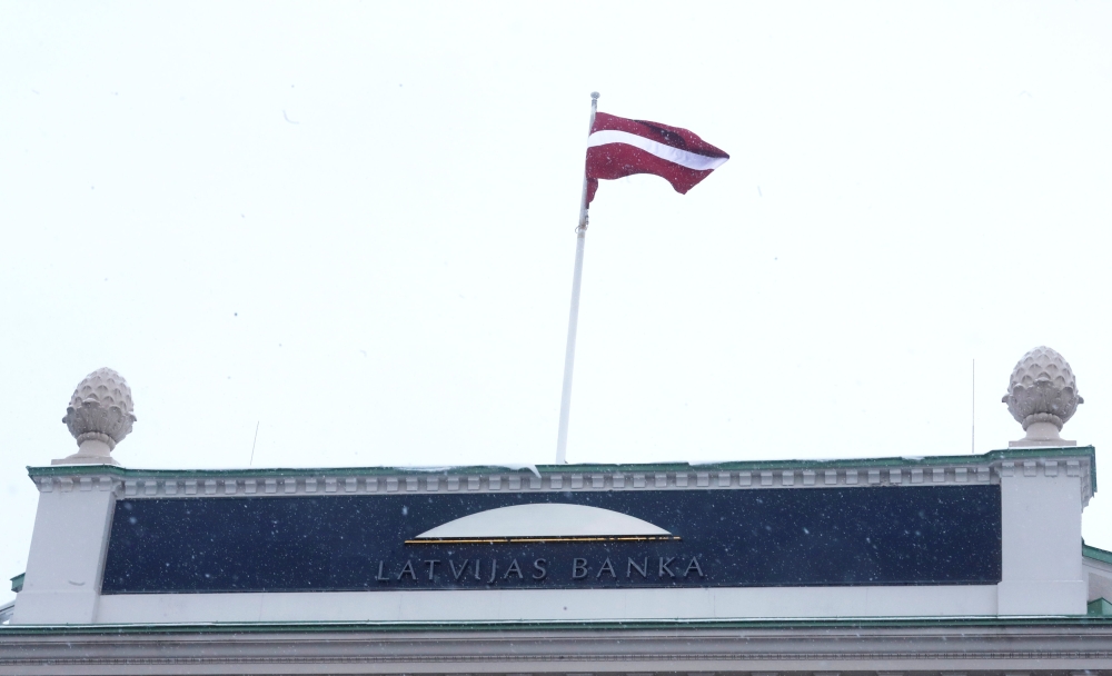 A national flag flutters over the Latvian central bank's headquarters in Riga, Latvia February 18, 2018. REUTERS/Ints Kalnins