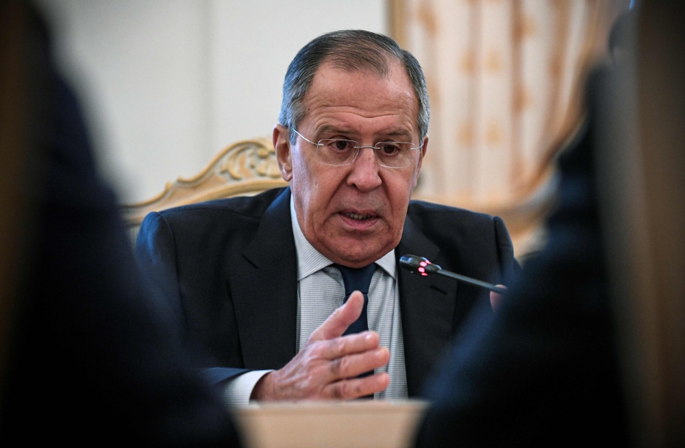 Russian Foreign Minister Sergei Lavrov (R) welcomes his Algerian counterpart during his visit to Moscow on February 19, 2018. AFP / Alexander NEMENOV