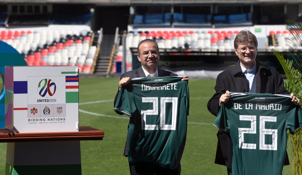 (L to R)Alfonso Navarrete, and Mexican Tourism minister, Enrique de la Madrid pose for a picture during the launching of Mexico, US and Canada candidacy to organize the FIFA World Cup 2026, at the Azteca stadium in Mexico City on February 16, 2018.  AFP /