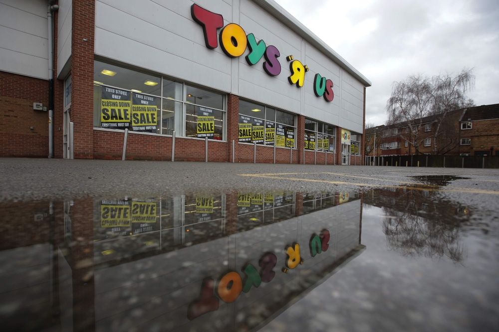 File photo of closing down posters are in the windows of a Toys 'R' Us store in south London, February 9, 2018. / AFP / Daniel LEAL-OLIVAS 