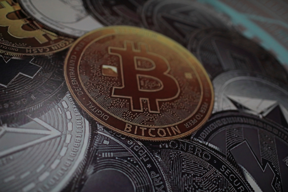 A bitcoin logo is seen at a facility of the Youth and Sports Ministry in Caracas, Venezuela February 23, 2018. (REUTERS/Marco Bello)