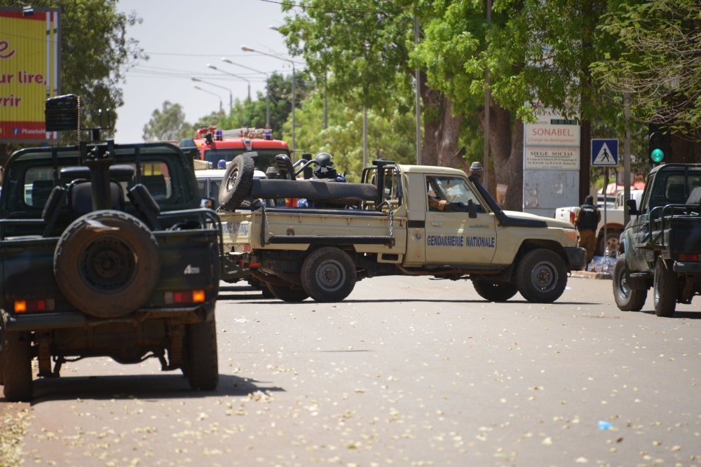 Burkinabe gendarme vehicles block a street in Ouagadougou on March 2, 2018, as the capital of Burkina Faso came under multiple attacks targeting the French embassy, the French cultural centre and the country's military headquarters.  / AFP / Ahmed OUOBA