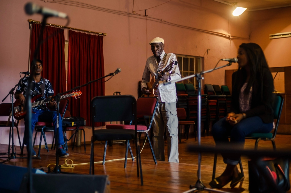 Zimbabwe music icon Oliver 'Tuku' Mtukudzi plays his guitar during a rehearsal with a group of young musicians who are incubated at his Pakare Paye Arts and Music Centre in Norton 45km from the country's capital city Harare on January 12, 2018. / AFP / Je