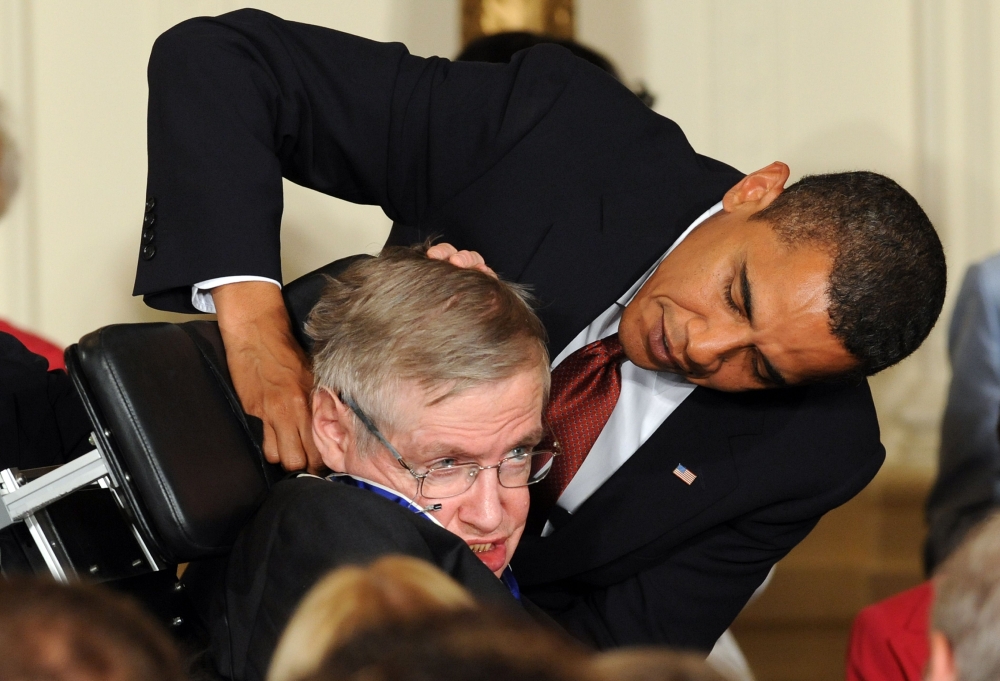 Stephen Hawking receives the Presidential Medal of Freedom from US President Barack Obama during a ceremony on August 12, 2009 in the East Room at the White House in Washington, DC  AFP / Jewel Samad
