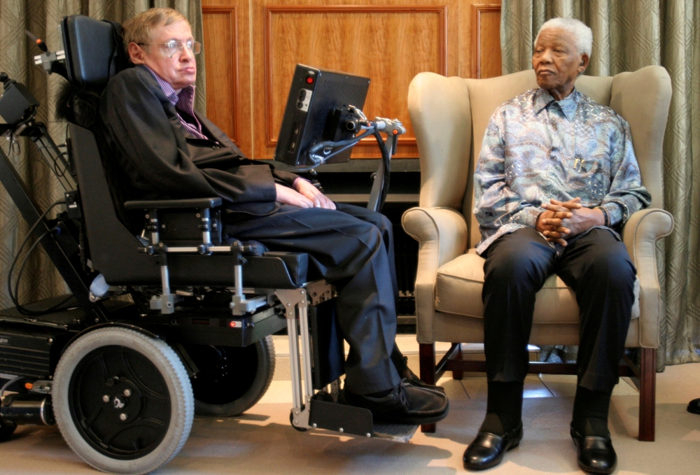 Former South African President Nelson Mandela (R) meets theoretical physicist professor Stephen Hawking at Mandela's Foundation office in Johannesburg May 15, 2008. Reuters