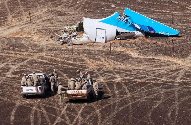 The wreckage of a A321 Russian airliner in Wadi al-Zolomat, a mountainous area of Sinai Peninsula, Egypt after it crashed on October 31, 2015 (AFP / Maxim Grigoryev) 