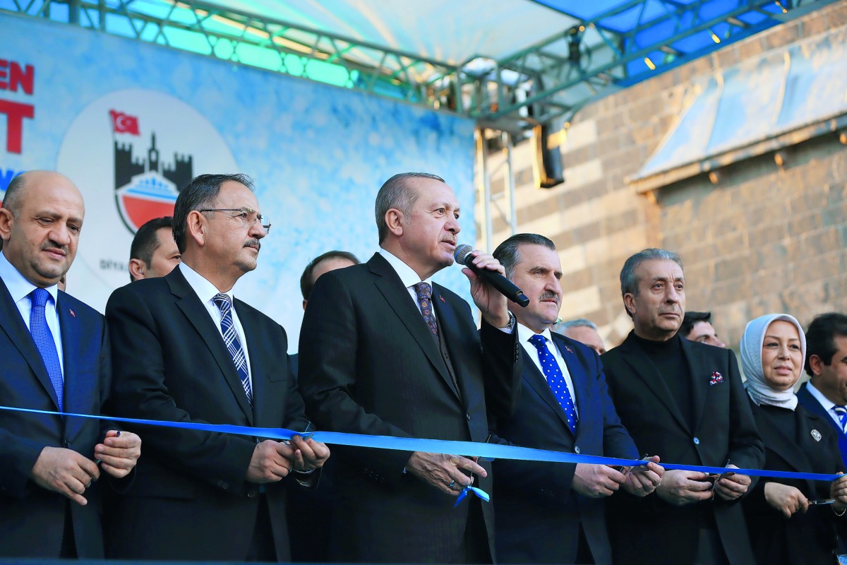 President of Turkey Recep Tayyip Erdogan (3 L), Turkish Deputy Prime Minister Fikri Isik (L), Turkish Minister of Environment and Urbanization, Mehmet Ozhaseki (2L), Turkish Youth and Sports Minister Osman Askin Bak (4 L) and AK Party Deputy Chairman Mehd