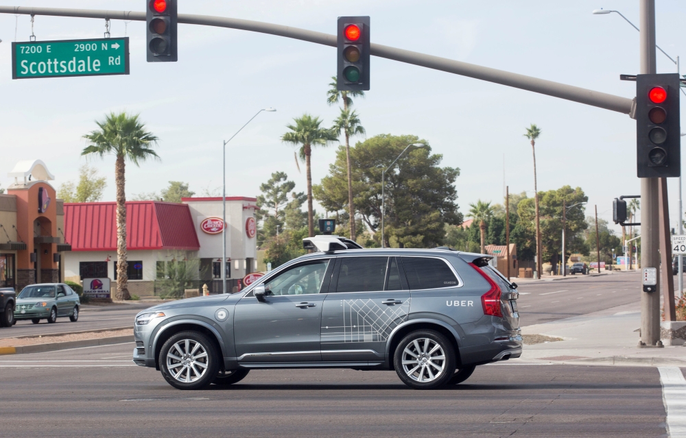 A self driving Volvo vehicle purchased by Uber moves through an intersection in Scottsdale, Arizona, December 1, 2017 (Reuters / Natalie Behring) 